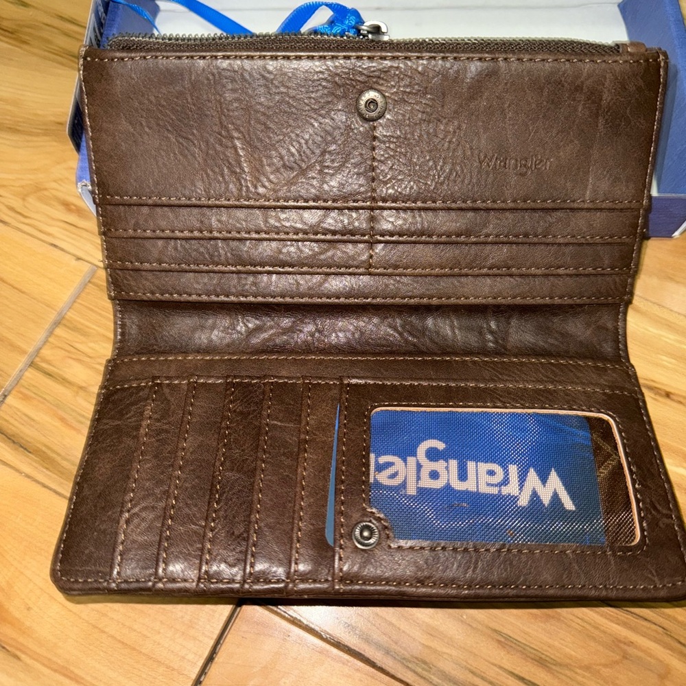 Wrangler Brown women’s wallet - Picture 3 of 4